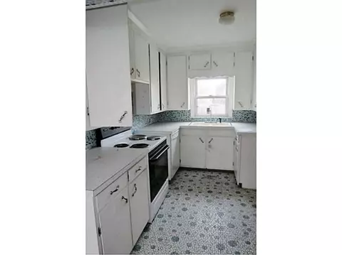 373 Knight St, Woonsocket, RI 02895 photo 2
