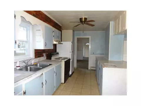 320 Long St, Warwick, RI 02886 photo 5