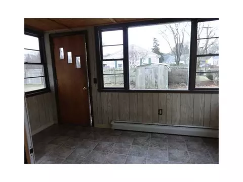320 Long St, Warwick, RI 02886 photo 6