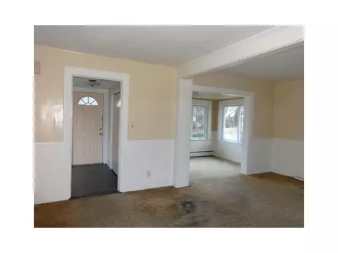 320 Long St, Warwick, RI 02886 photo 9