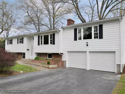53 Rip Van Winkle Cir, Warwick, RI 02886 photo 2