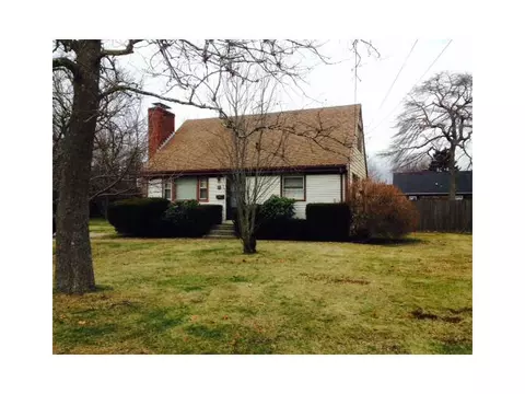 10 Ridgeway Dr, Warren, RI 02885 photo 1