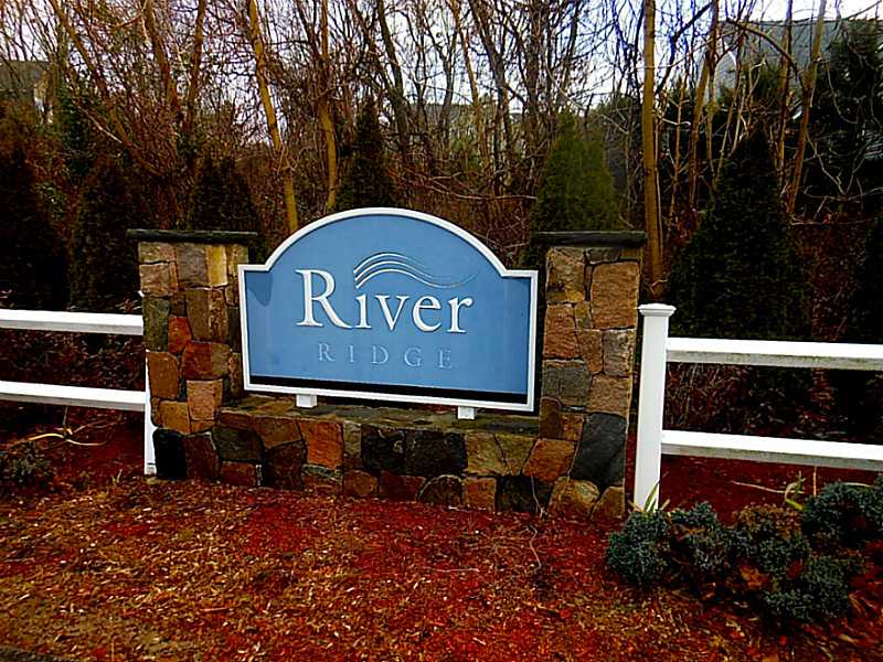 24 Crestview Dr, Westerly, RI 02891 photo 2