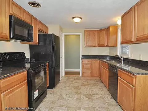 120 Cushing Rd, Warwick, RI 02888 photo 4