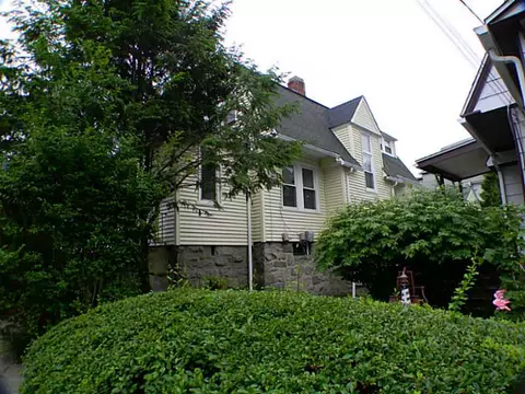 73 Maple St, Woonsocket, RI 02895 photo 2