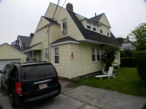 73 Maple St, Woonsocket, RI 02895 photo 3