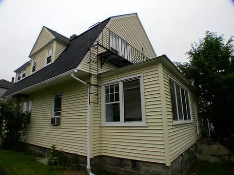 73 Maple St, Woonsocket, RI 02895 photo 4