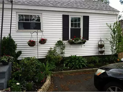 7 Spring St, Riverside, RI 02915 photo 3