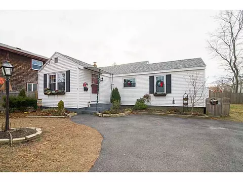 7 Spring St, Riverside, RI 02915 photo 1
