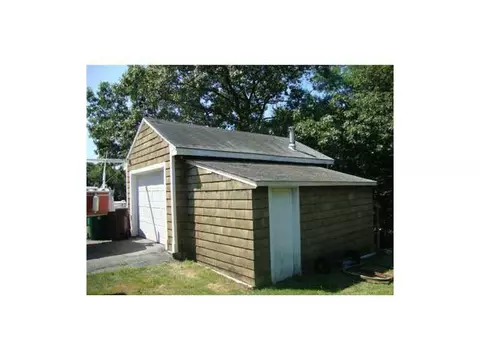 98 Bourassa Ave, Woonsocket, RI 02895 photo 3