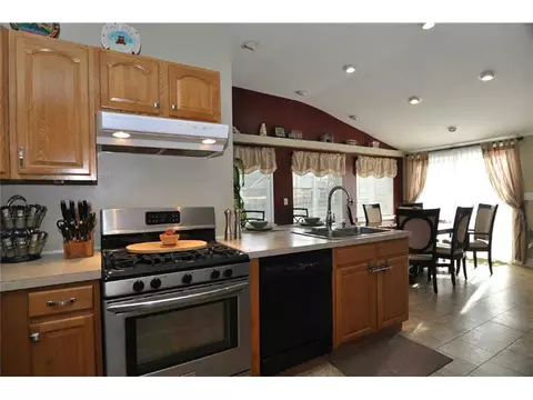 132 Holmes Rd, Warwick, RI 02888 photo 4