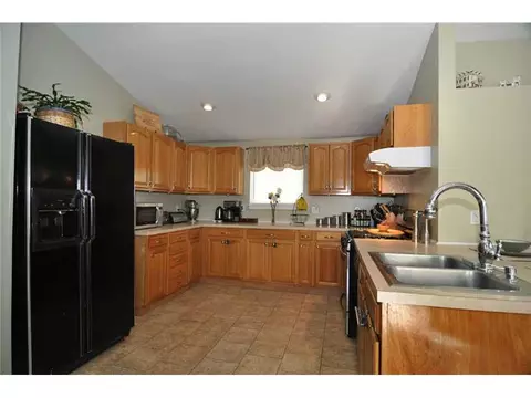 132 Holmes Rd, Warwick, RI 02888 photo 3