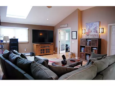 2 Westview Dr, Westerly, RI 02891 photo 6