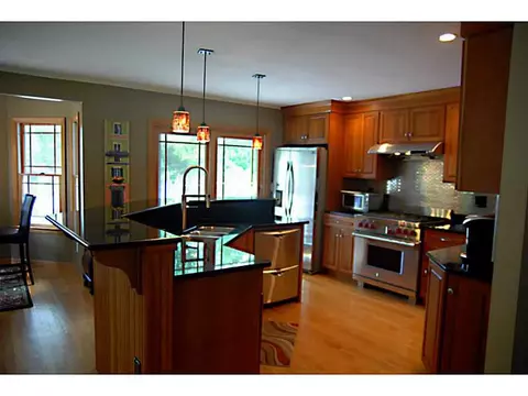2 Westview Dr, Westerly, RI 02891 photo 3