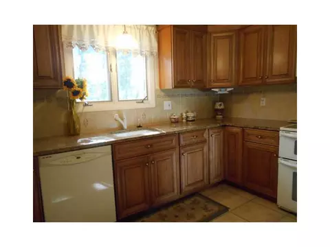 42 Janet Dr, Warwick, RI 02886 photo 2