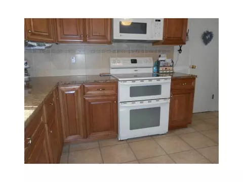 42 Janet Dr, Warwick, RI 02886 photo 3