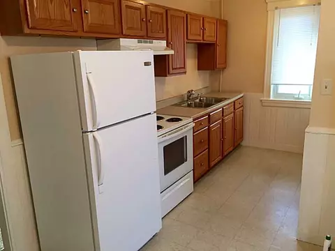 39 Ballou St, Woonsocket, RI 02895 photo 3