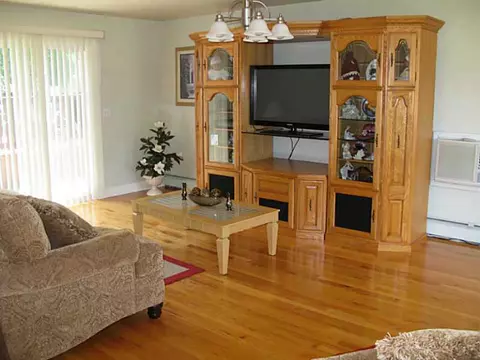 13 Gladding St, Bristol, RI 02809 photo 5