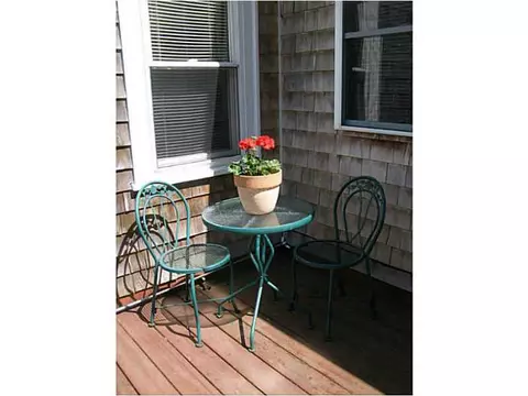 13 Gladding St, Bristol, RI 02809 photo 3