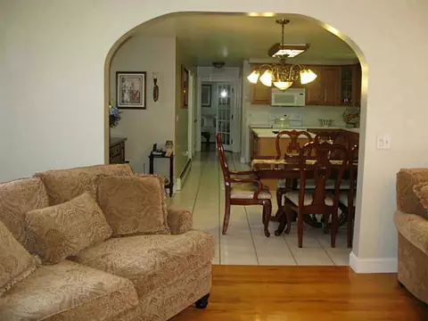 13 Gladding St, Bristol, RI 02809 photo 4