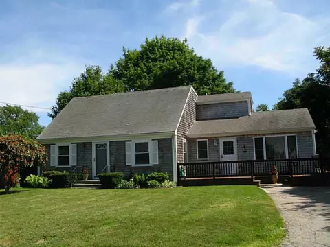 13 Gladding St, Bristol, RI 02809 photo 1