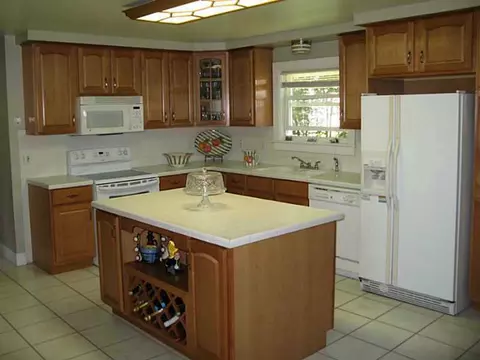 13 Gladding St, Bristol, RI 02809 photo 9