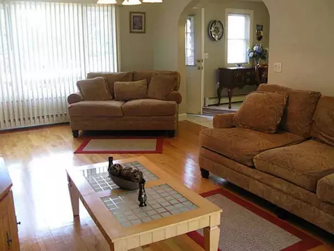 13 Gladding St, Bristol, RI 02809 photo 6