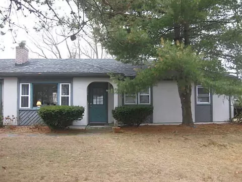 21 Claypool Dr, Warwick, RI 02886 photo 2