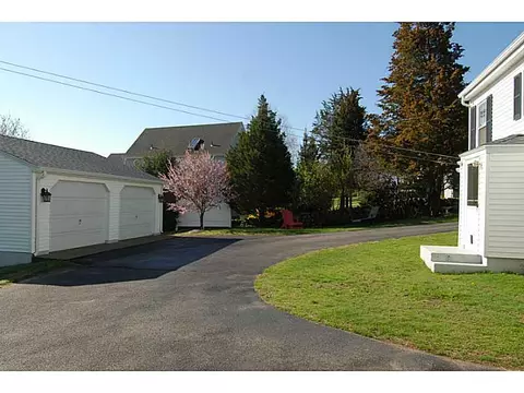 16 Harrison Ave, Westerly, RI 02891 photo 2