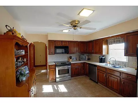 16 Harrison Ave, Westerly, RI 02891 photo 6