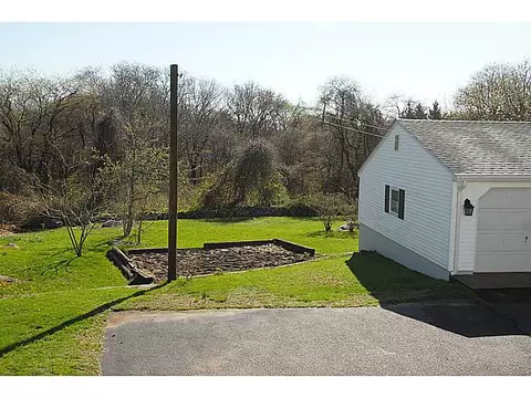 16 Harrison Ave, Westerly, RI 02891 photo 3