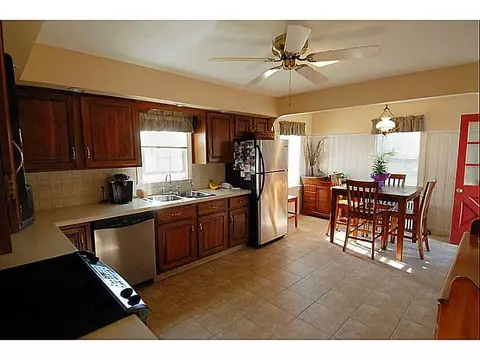 16 Harrison Ave, Westerly, RI 02891 photo 4