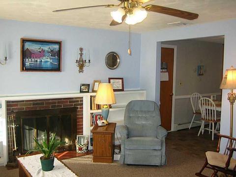 500 Buttonwoods Ave, Warwick, RI 02886 photo 3