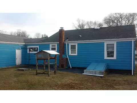 147 Larch St, Woonsocket, RI 02895 photo 2