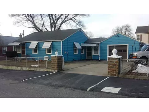 147 Larch St, Woonsocket, RI 02895 photo 1