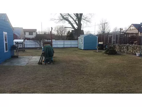 147 Larch St, Woonsocket, RI 02895 photo 3