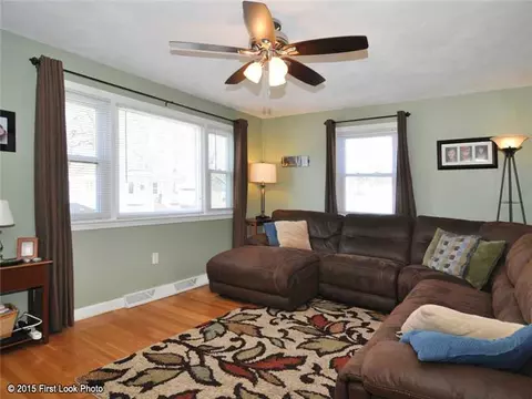 84 Lloyd Ave, Warwick, RI 02889 photo 3