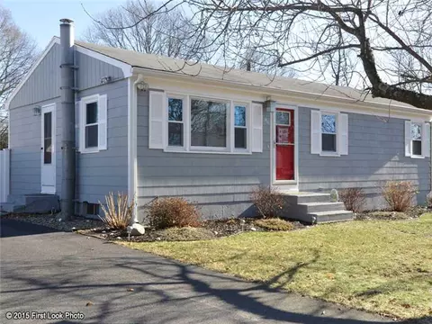 84 Lloyd Ave, Warwick, RI 02889 photo 14