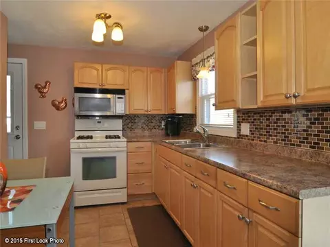 84 Lloyd Ave, Warwick, RI 02889 photo 6