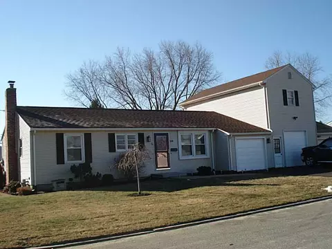 159 Stoneham Dr, Woonsocket, RI 02895 photo 2