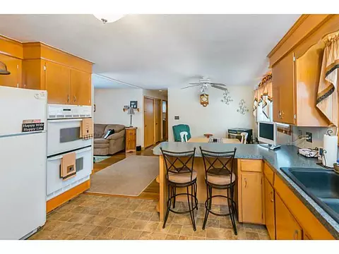 10 Wayne Rd, Woonsocket, RI 02895 photo 4