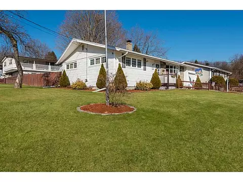 10 Wayne Rd, Woonsocket, RI 02895 photo 3