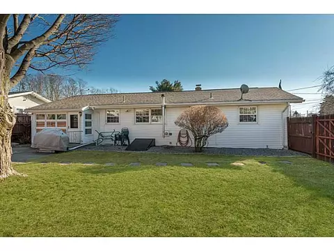 10 Wayne Rd, Woonsocket, RI 02895 photo 14