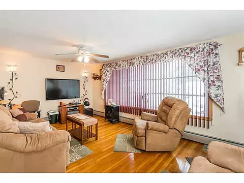 10 Wayne Rd, Woonsocket, RI 02895 photo 5