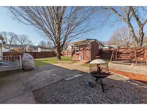 10 Wayne Rd, Woonsocket, RI 02895 photo 12