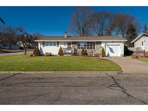 10 Wayne Rd, Woonsocket, RI 02895 photo 2