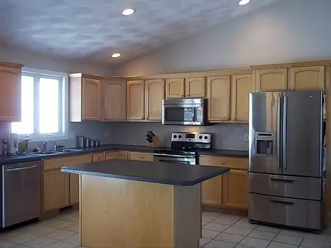 40 Arland Ct, Woonsocket, RI 02895 photo 3
