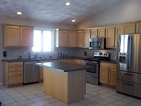 40 Arland Ct, Woonsocket, RI 02895 photo 4
