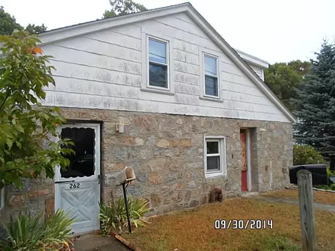 262 Aylsworth Ave, Woonsocket, RI 02895 photo 1