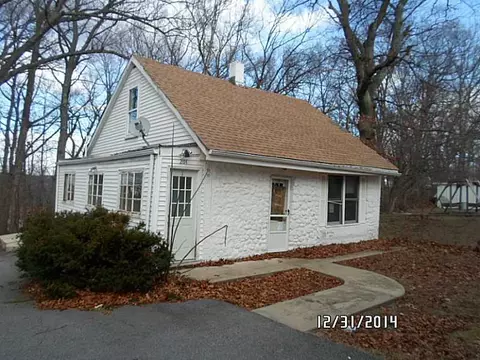 262 Aylsworth Ave, Woonsocket, RI 02895 photo 3